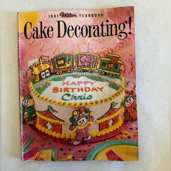 WILTON YEARBOOK Cake Decorating Collection - Picture 10 of 14